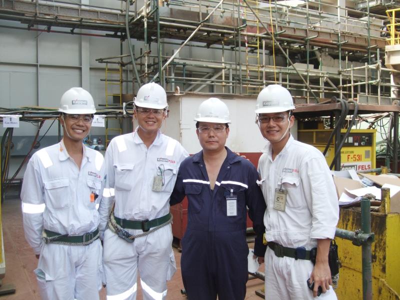 During the May Day holiday, Zhou Lijun, chairman of the company, and his delegation visited the site of Marine equipment manufacturing in Singapore