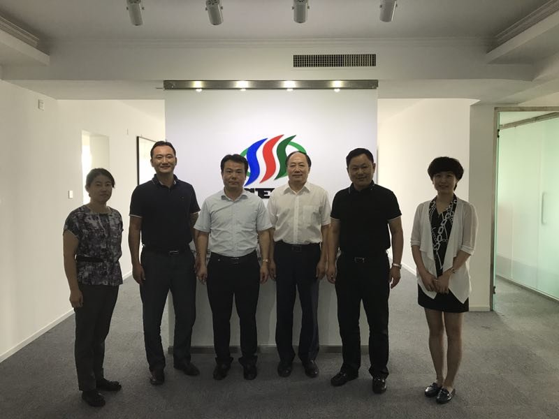 On August 5, chairman of the board of directors of the company Zhou Lijun met with visiting united color oil group, chairman of the board Yan Bing line