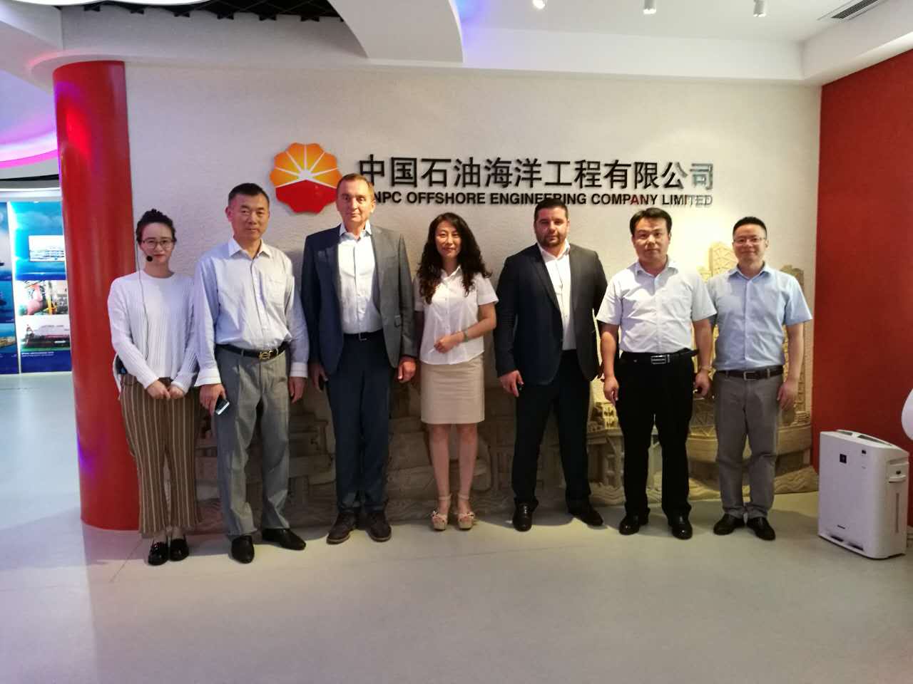 On July 25, chairman of the board of directors of the company I Zhoui Lijun met with visiting Ukraine Wellnadraservice petroleum engineering services company, managing director xie goss card - yuri STB and Ukraine's largest capital group CKM belong to the