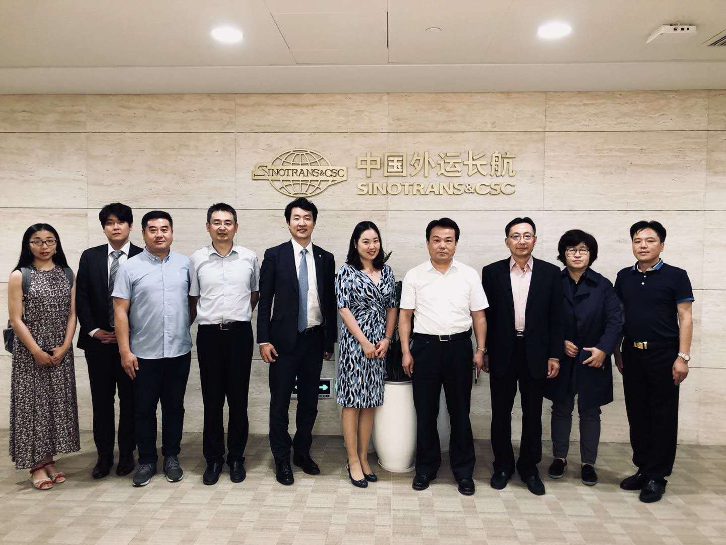 On June 12th afternoon, chairman of the board of directors of the company Zhou Lijun met with visiting Korea long jin merchant corporation (SINOKOR) delegation