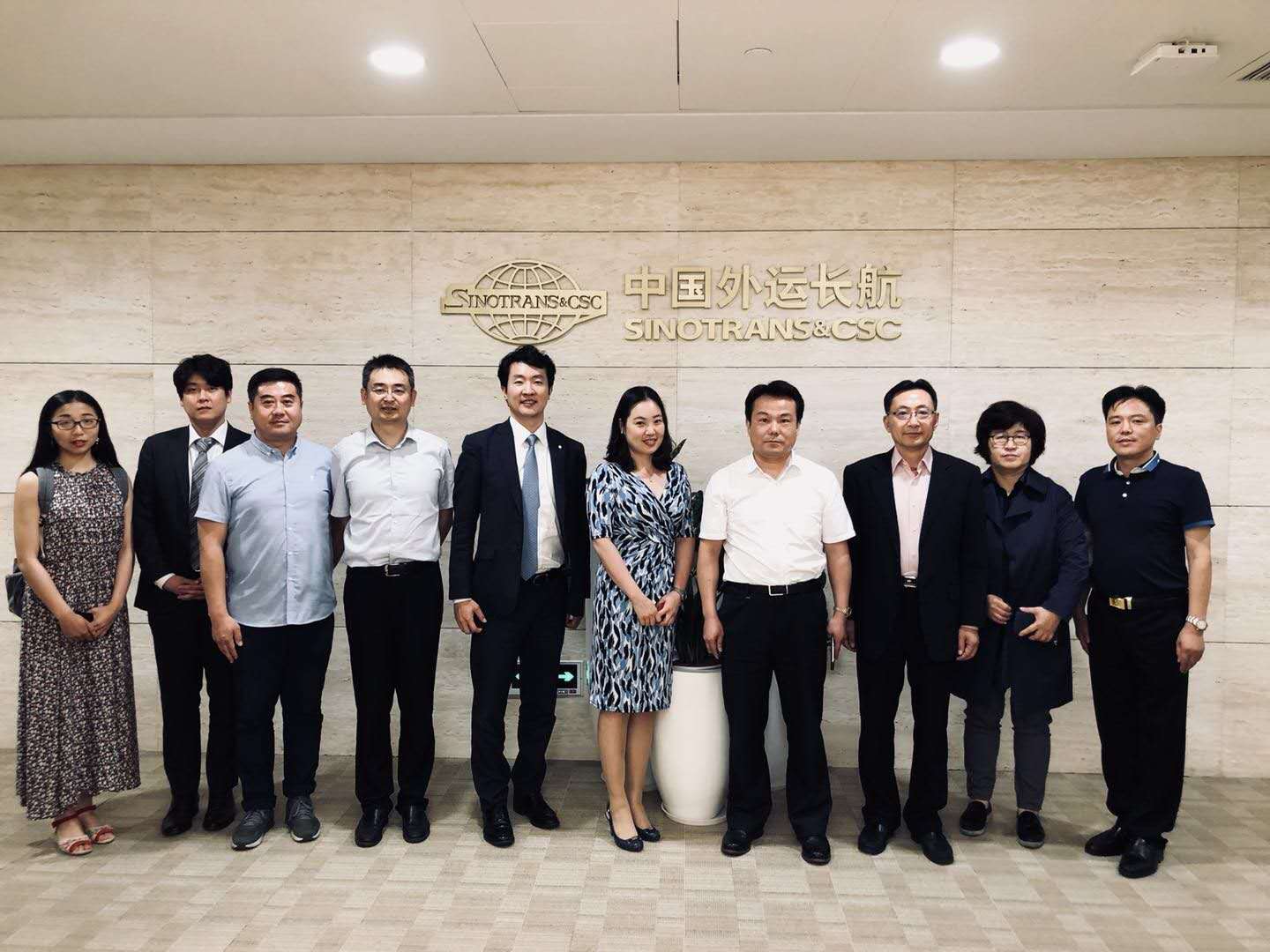 6月12日下午，公司董事长周立军会见来访的韩国长锦商船株式会社（SINOKOR）代表团一行