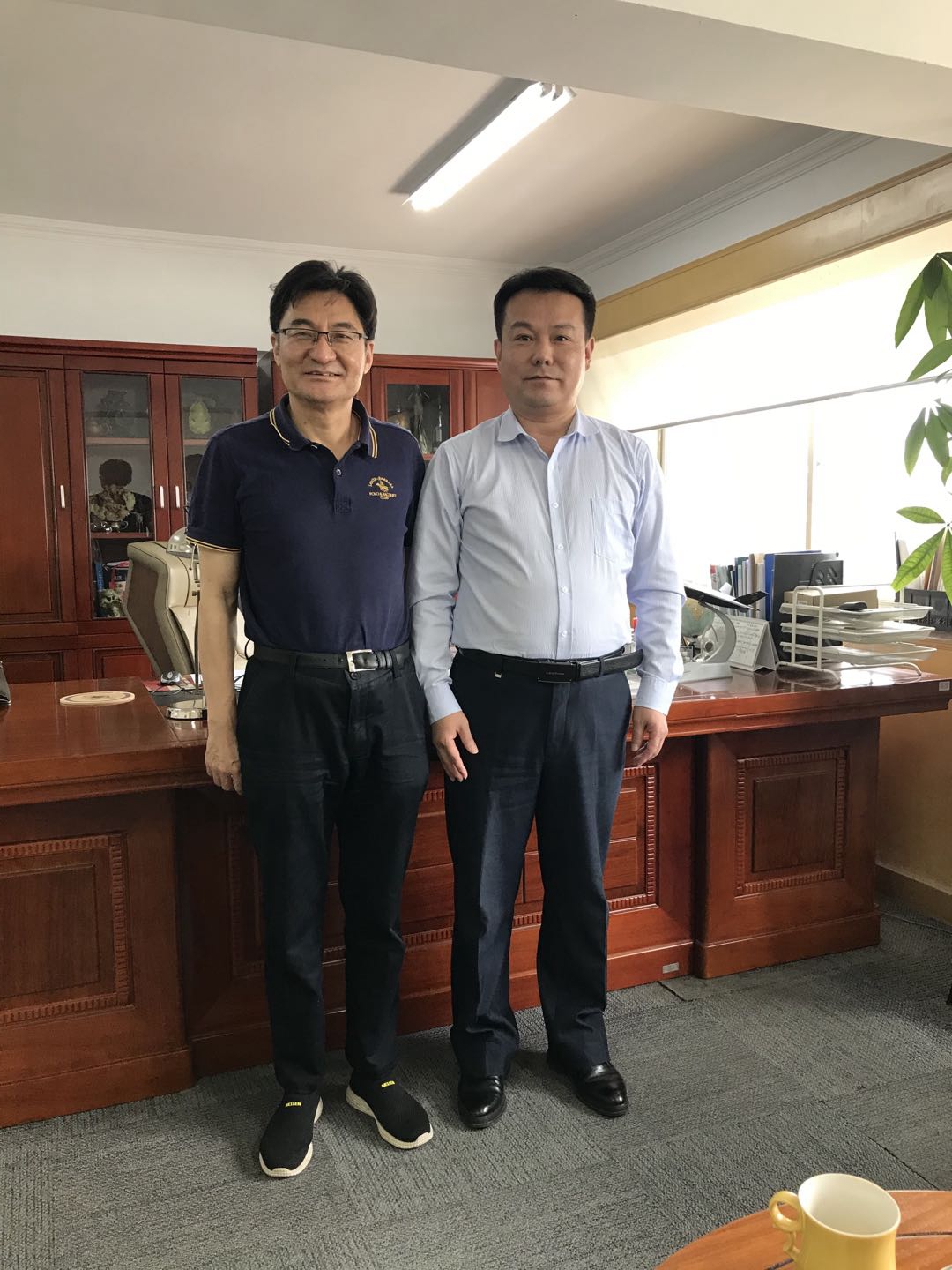 5月24日下午，公司董事长周立军会见了来访的中国华电集团清洁能源有限公司总经理宋伟一行